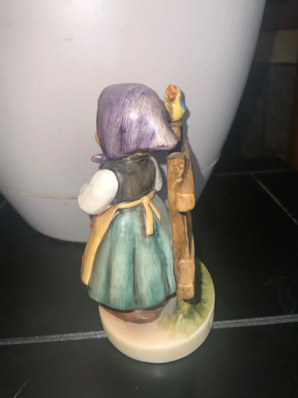 Goebel W. Germany Hummel “Sweet Greetings” Figurine 19t6 - 352